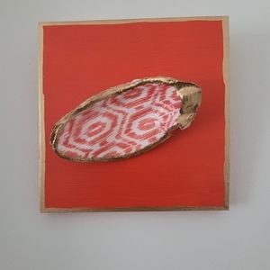 1 Mounted Ikat Oyster Shell